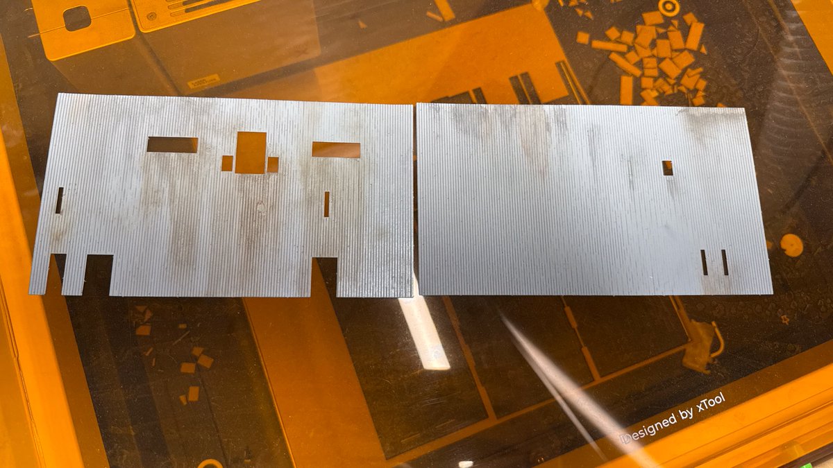 GeoHinch's tweet photo. Weathering test strips before applying to the main Taiheiyo factory building. #Nゲージ https://t.co/xC4Qf79byE