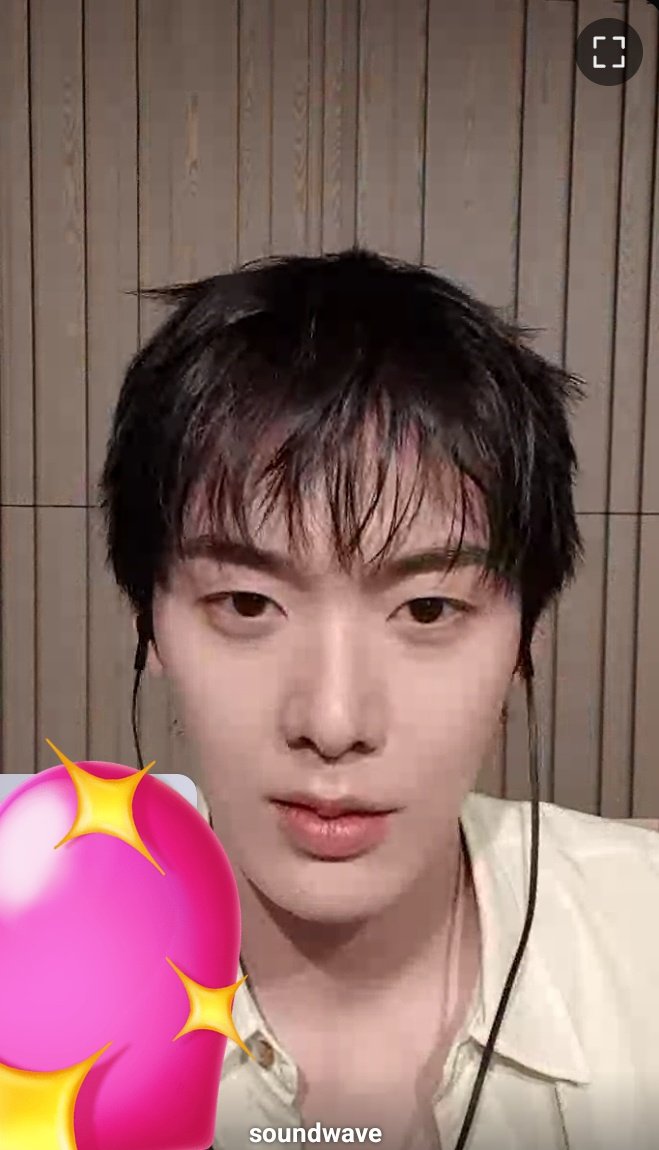 Bominnie00's tweet photo. Sanha me juzgaba con la mirada 🤣
#yoonsanha #윤산하_좋은이유_noreason https://t.co/R9tLilQ6w4