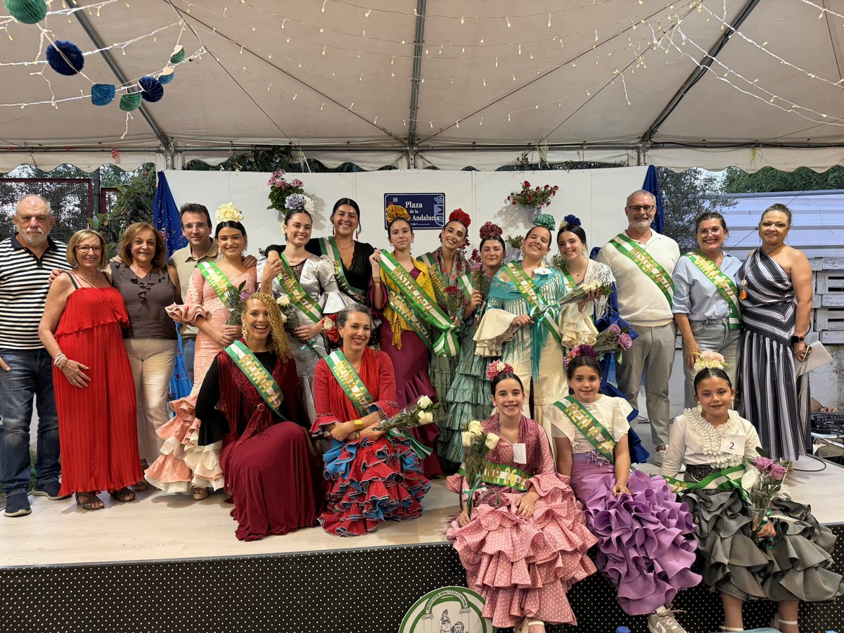 AytoLeganes's tweet photo. 🌹💚🤍💚 Clausurada la Feria de Primavera de la @CasaAndalucia de #Leganés con la elección de las reinas y los reyes las distintas categorías de edad que representarán a la entidad durante el próximo curso en sus actos oficiales

🎶💃 Además, hemos disfrutado de la actuación del grupo folclórico de la entidad regional

➡️ Han acompañado esta jornada el alcalde de Leganés @marecuencopp y el primer teniente de alcalde @CarlosULEG