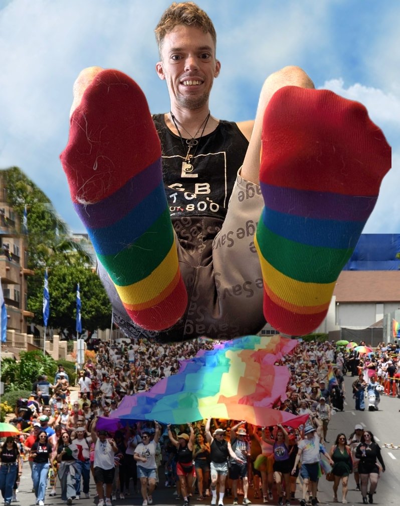 barefootkyle13's tweet photo. Stomp with pride... Proud of my size and growth always 🦶🌈🏳️‍🌈 https://t.co/uwhBuXcS0n