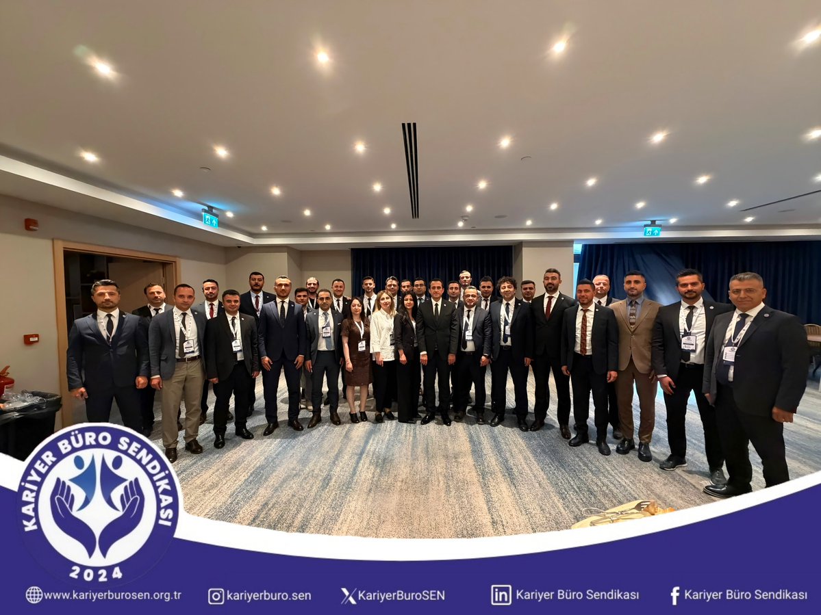 KariyerBuroSEN's tweet photo. KARİYER BÜRO SENDİKASI TÜRKİYE GENELİ ŞUBE YÖNETİMLERİ İSTİŞARE VE EĞİTİM PROGRAMI

Kariyer Büro Sendikası Genel Merkezi ev sahipliğinde, Türkiye genelindeki şube başkanlarımız ve şube yönetim kurulu üyelerimizin katılımıyla Ankara’da kapsamlı bir İstişare ve Eğitim Programı gerçekleştirilmiştir.

Sendikamızın kurumsal yapısını daha da güçlendirmek, teşkilatımızın ortak vizyonunu pekiştirmek ve geleceğe yönelik stratejik hedeflerini belirlemek amacıyla düzenlenen programda; sendikal faaliyetlerimizin mevcut durumu kapsamlı şekilde değerlendirilmiş, önümüzdeki döneme ilişkin hedef ve öncelikler ele alınmıştır.

Program boyunca, teşkilat yapımızın güçlendirilmesine yönelik görüş alışverişinde bulunulmuş; üyelerimizin hak ve menfaatlerinin korunması ve geliştirilmesi adına yürütülen çalışmalar değerlendirilmiştir. Ayrıca sendikal faaliyetlerin daha etkin, verimli ve güçlü bir şekilde sürdürülmesine katkı sağlayacak eğitimler ve bilgilendirme oturumları gerçekleştirilmiştir.

Ortak aklın, istişare kültürünün ve teşkilat dayanışmasının ön plana çıktığı programda; birlik ve beraberlik ruhu içerisinde sendikamızın geleceğine yön verecek önemli değerlendirmeler yapılmış, kurumsal vizyonumuzu güçlendirecek stratejik adımlar ele alınmıştır.

Kariyer Büro Sendikası olarak; gücünü teşkilatından, kararlılığını üyelerinden alan anlayışımızla, kariyer meslek mensuplarının hak ve kazanımlarını koruma ve geliştirme mücadelemizi aynı azim ve kararlılıkla sürdürmeye devam edeceğiz.

Başta Genel Başkanımız Sayın Tolga AKGÜL olmak üzere, programın hazırlanmasında ve başarıyla gerçekleştirilmesinde emeği bulunan Genel Merkez Yönetim Kurulu üyelerimize, şube başkanlarımıza ve şube yönetim kurulu üyelerimize teşekkür ediyor; ortaya koydukları birlik, dayanışma ve ortak vizyon anlayışının sendikamızı daha güçlü yarınlara taşıyacağına olan inancımızı bir kez daha ifade ediyoruz.

Birlikte düşünüyor, birlikte üretiyor, birlikte güçleniyoruz.
Kariyer mesleklerin güçlü sesi olarak kararlılıkla yolumuza devam ediyoruz.

#KariyerBüroSendikası
#KariyerBüroSen