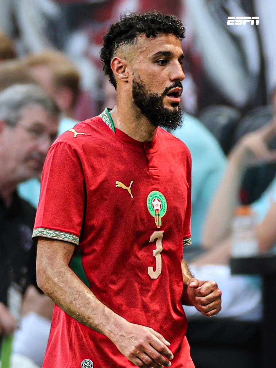 ESPNnl's tweet photo. Zorgen bij Marokko... Noussair Mazraoui moet na 29 minuten geblesseerd naar de kant in oefenduel met Noorwegen 🥴🇲🇦 https://t.co/EVCB4fwbz0
