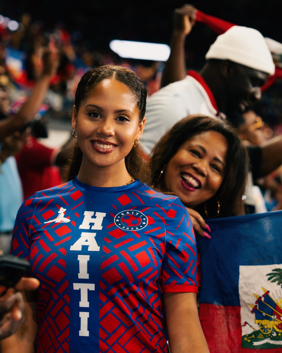 Mr_ARJ19's tweet photo. Fanatik yo te pote enèji a. 🇭🇹🔥 https://t.co/hrxKgFHy8S