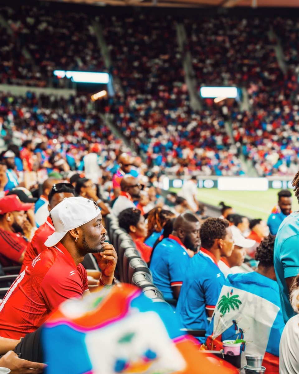 Mr_ARJ19's tweet photo. Fanatik yo te pote enèji a. 🇭🇹🔥 https://t.co/hrxKgFHy8S