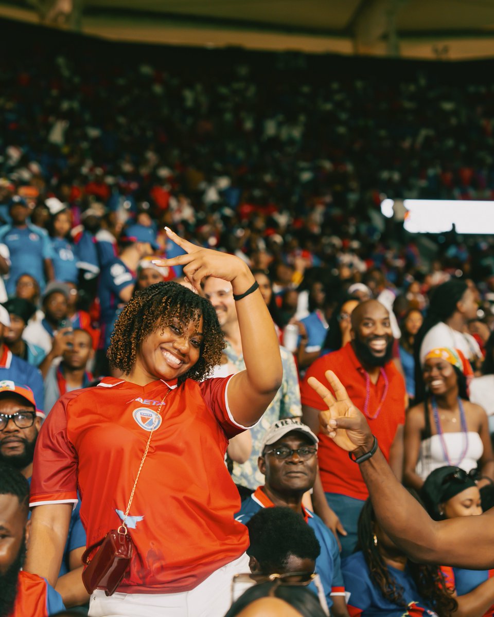 Mr_ARJ19's tweet photo. Fanatik yo te pote enèji a. 🇭🇹🔥 https://t.co/hrxKgFHy8S