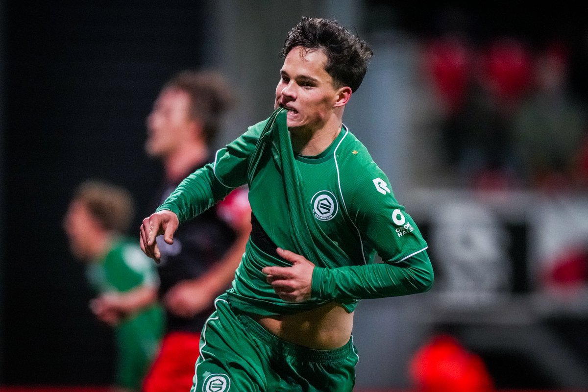 joost_blaauwhof's tweet photo. NIEUWS: AZ zet vol in op de komst van Thom van Bergen. De Alkmaarders zijn volgens ingewijden al met FC Groningen in gesprek over de spits, die oren heeft naar de transfer. Zal een aantal miljoenen moeten kosten, zo lijkt het. Dat heeft AZ er wel voor over. Zo meer @VI_nl 🔴🚨⏲️ https://t.co/w7q4zRHMsx