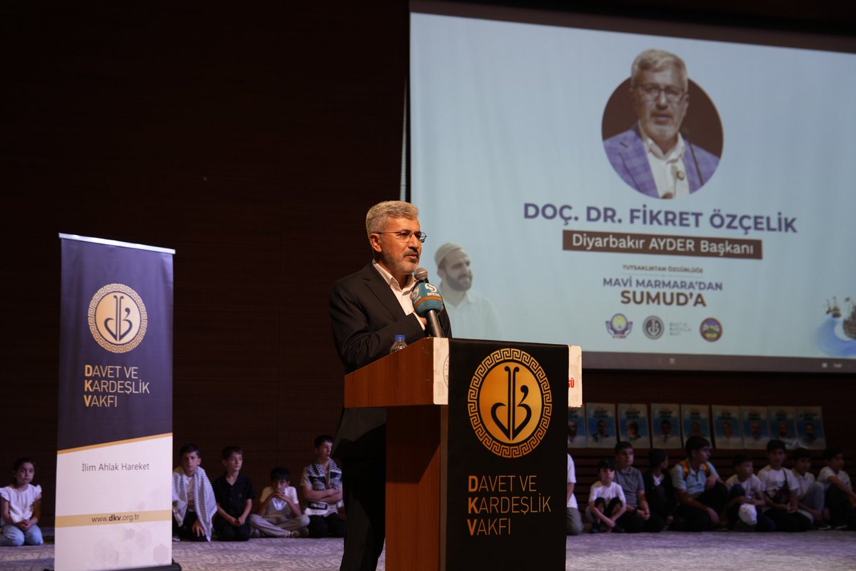 dkv_org's tweet photo. Tutsaklıktan Özgürlüğe

Mavi Marmara şehidimiz Ali Haydar Bengi’yi ve tüm şehitlerimizi rahmet, minnet ve özlemle yâd etmek; Filistin davasına olan bağlılığımızı haykırmak amacıyla düzenlediğimiz anma programımızı Diyarbakır Selahaddin Eyyubi Camii Külliyesi’nde gerçekleştirdik. https://t.co/MyZZE5okpt