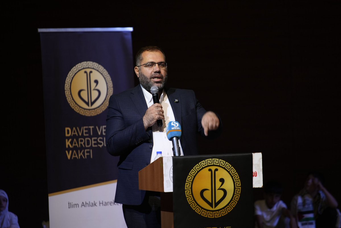 dkv_org's tweet photo. Tutsaklıktan Özgürlüğe

Mavi Marmara şehidimiz Ali Haydar Bengi’yi ve tüm şehitlerimizi rahmet, minnet ve özlemle yâd etmek; Filistin davasına olan bağlılığımızı haykırmak amacıyla düzenlediğimiz anma programımızı Diyarbakır Selahaddin Eyyubi Camii Külliyesi’nde gerçekleştirdik. https://t.co/MyZZE5okpt