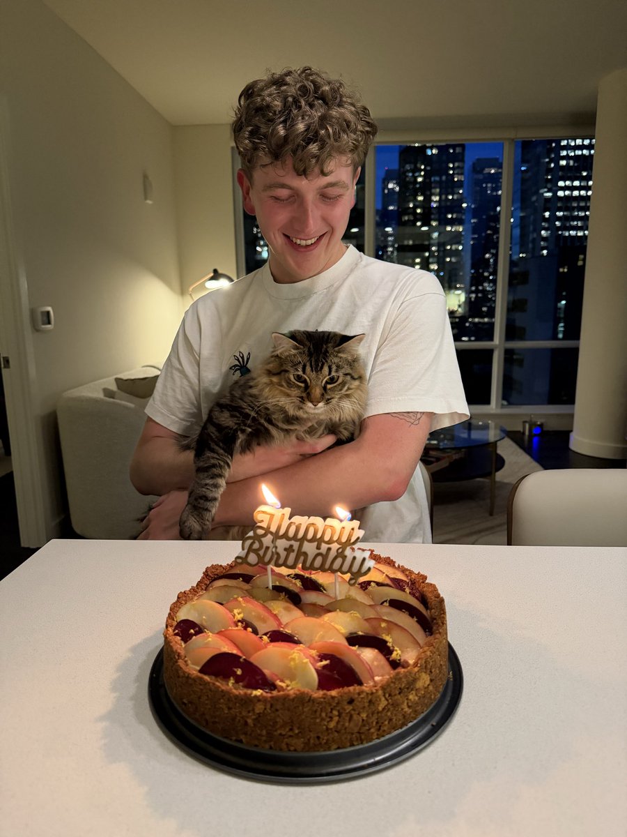 mredding39's tweet photo. hi i’m 25 now 🥳 https://t.co/7ljYcdLYJi
