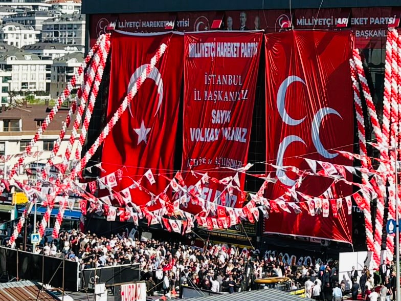 _MHPistanbul_'s tweet photo. Beylikdüzü yeni ilçe başkanlığı binamızın açılışı; İl Başkanımız Sn. Volkan Yılmaz’ın hitaplarıyla, büyük bir coşku içerisinde ve yoğun bir katılımla dualarla gerçekleştirilmiştir. 

İlçemize yeni bir kutlu çatı kazandıran Beylikdüzü İlçe Başkanımız Sn. Özkan Eremsayın’a, açılış merasimimizi Türk Milliyetçilerinin toyuna dönüştürüp bizlere büyük mutluluk yaşatan Beylikdüzü’nün vefakar Ülkü Erlerine ve ilçemizin kıymetli sakinlerine; 

Katılımlarıyla açılışımızı şereflendiren MYK Üyemiz Sn. Hayati Arkaz’a, MHP Çanakkale İl Başkanımız Sn. Salih Altınkaya’ya, Ülkü Ocakları İstanbul İl Başkanımız Sn. Alparslan Doğan’a, Ülkü Ocakları Çanakkale İl Başkanımız Sn. Özgür Bedel’e, değerli sanatçımız Sn. Cengiz Kurtoğlu’na ve tüm dava arkadaşlarımıza şükranlarımızı sunarız.

Hayırlı uğurlu olsun.
