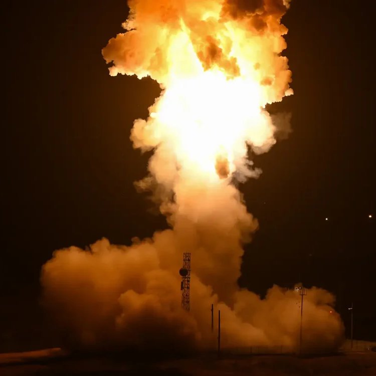 WhaleInsider's tweet photo. JUST IN: 🇺🇸 President Trump to Fox News: "Get back to the table and make a deal" as Iran fires ballistic missiles at Israel. https://t.co/UUkFxq6cWB