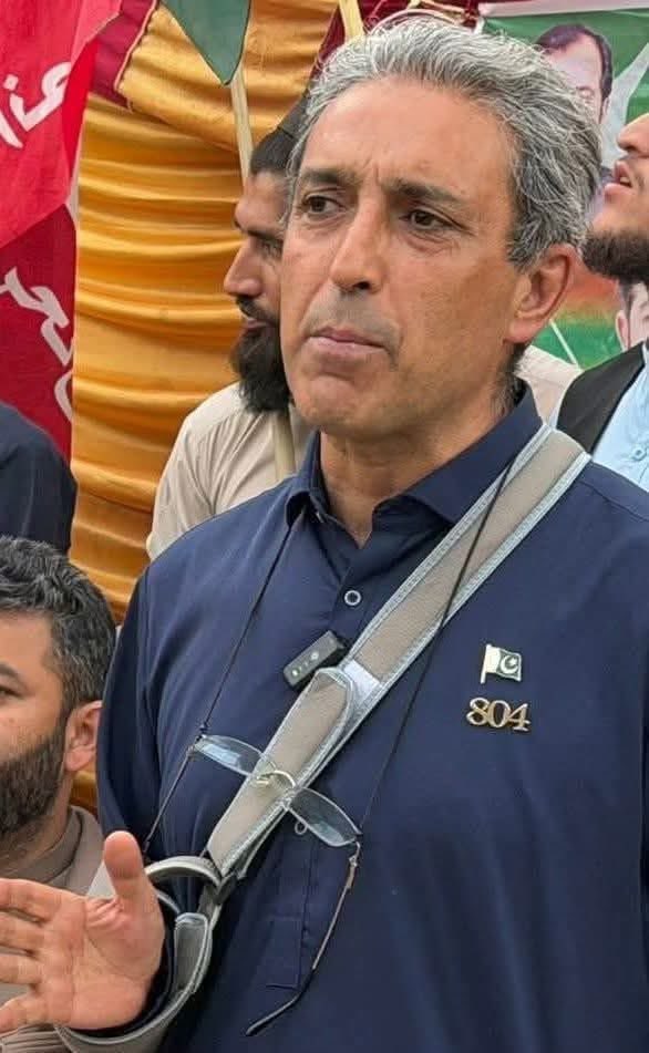 ShahG_4PK's tweet photo. گلگت کے الیکشن میں سب سے بہترین اور بھرپور مہم نواز خان شانگلہ نے چلائی۔ مخالفین کے سامنے ڈٹ کر کھڑے ہونے والا یہ بہادر رہنما ہمیشہ یاد رکھا جائے گا۔ ❤️

یہ وہ غیرت مند انسان ہے جس نے خالد خورشید کی کمی محسوس نہیں ہونے دی اور واقعی عمران خان کے وژن اور اعتماد کا حق ادا کر دیا۔

 #جی_بی_کا_فیصلہ_عمران_خان