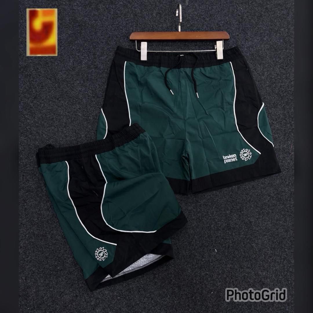 CLOTHING VENDOR IN LAGOS ISLAND tweet media