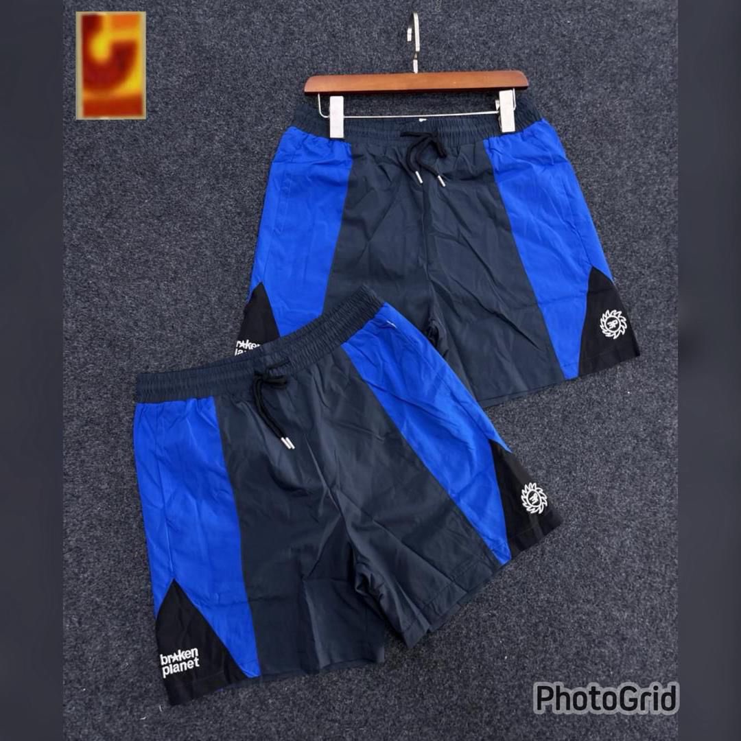 CLOTHING VENDOR IN LAGOS ISLAND tweet media
