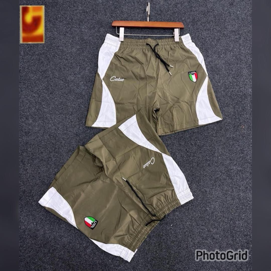 CLOTHING VENDOR IN LAGOS ISLAND tweet media