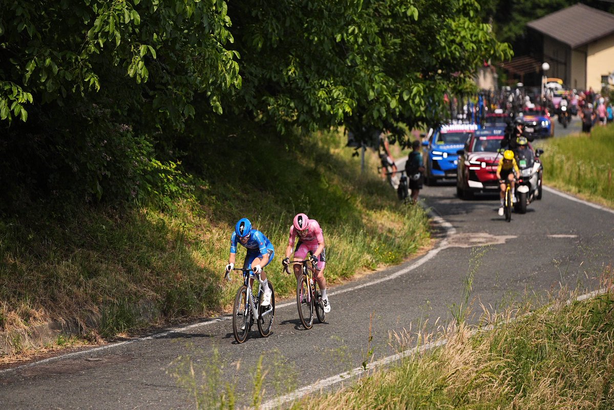 girowomen's tweet photo. #LaPresse @tornanti_cc
#GirodItaliaWomen #WonderfulWomen #wow | #visitpiemonte #saluzzo https://t.co/PhjZuSNPPW