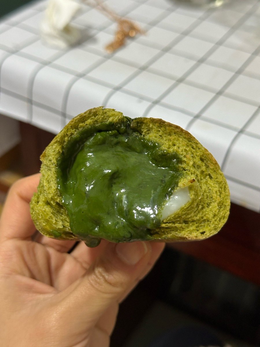 ayya08's tweet photo. [Late-night snack hit: warm matcha mochi with a melty center, perfect little pick-me-up after a long day ]， https://t.co/R9WeU0wtdf