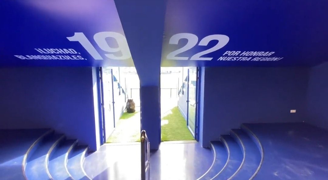 FranPonfe3's tweet photo. 104 años de historia, alegrías, tristezas y mucho sufrimiento… como el que tuvimos ayer en el campo, que acabó con un final muy feliz. Te quiero en las buenas y en las malas 💙@SDP_1922🤍 https://t.co/8SpBZJ3HR3