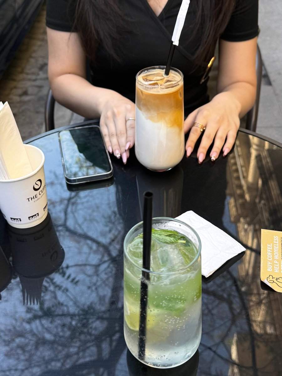aygulhsnova6's tweet photo. günəş
iced latte
və dostum https://t.co/YGOOJyq8Zq