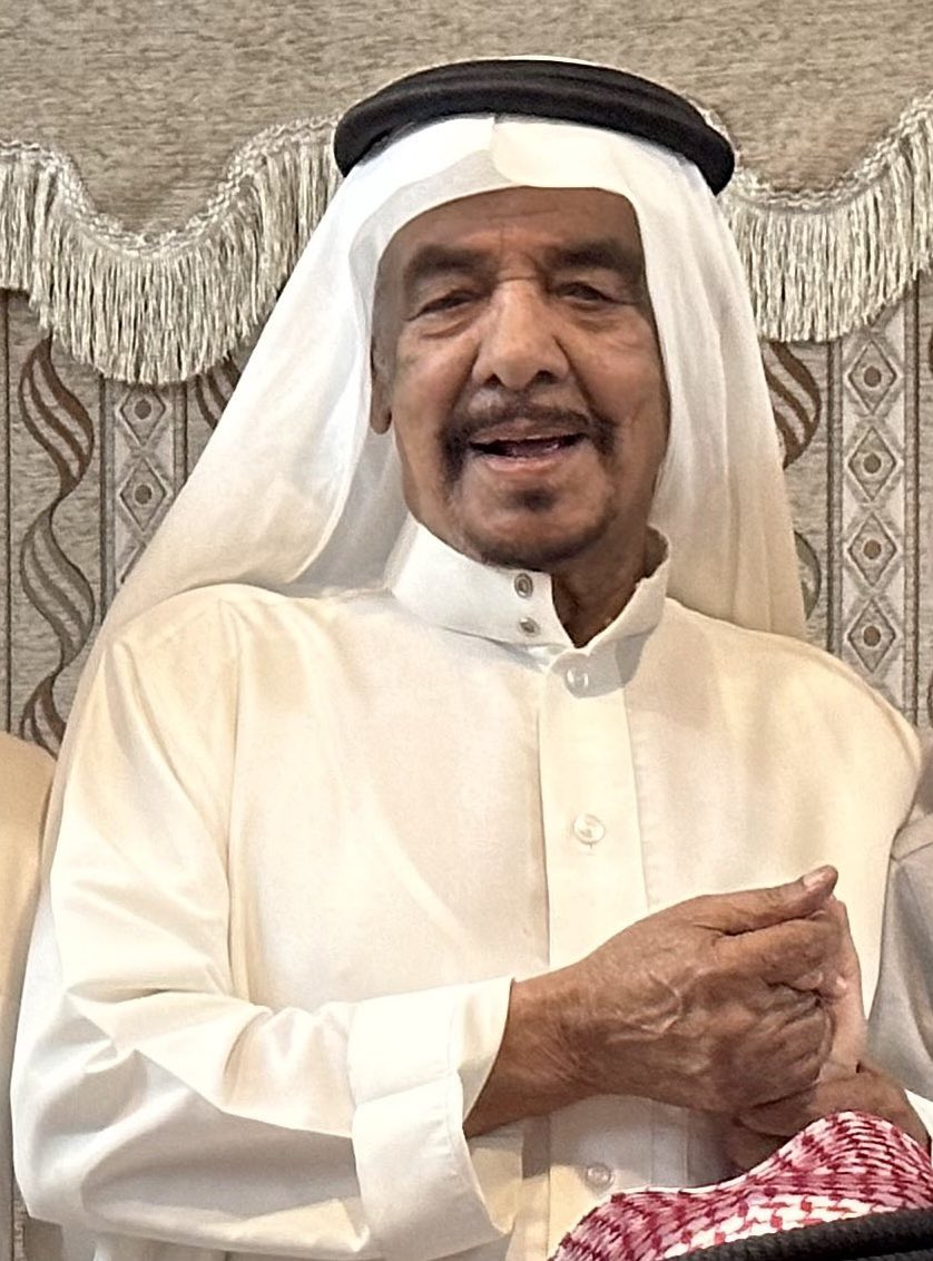 fahad_aldous's tweet photo. يرقد على السرير الابيض بإحدى المستشفيات الرمز الرياضي الكبير .. المحاضر والحكم الدولي الاسبق الاستاذ عبدالرحمن بن موزان إثر عارض صحي ألم به .
غرفه "ابوابراهيم" لم تنقطع  في الايام الماضية من زواره ومحبي أفضل حكم عرفته الملاعب السعوديه  الذين حرصوا على زيارته و الاطمئنان على حالته الصحيه بعد استقرارها و لله الحمد .
🌹لاتنسوا (عبدالرحمن الموزان) شفاه الله الذي كان في يوم من الايام لاعباً ارتدى شعار اندية : 
#الشباب و #الهلال و #الاهلي ..لاتنسوه من صادق دعواتكم أثابكم الله .
#عبدالرحمن_الموزان
