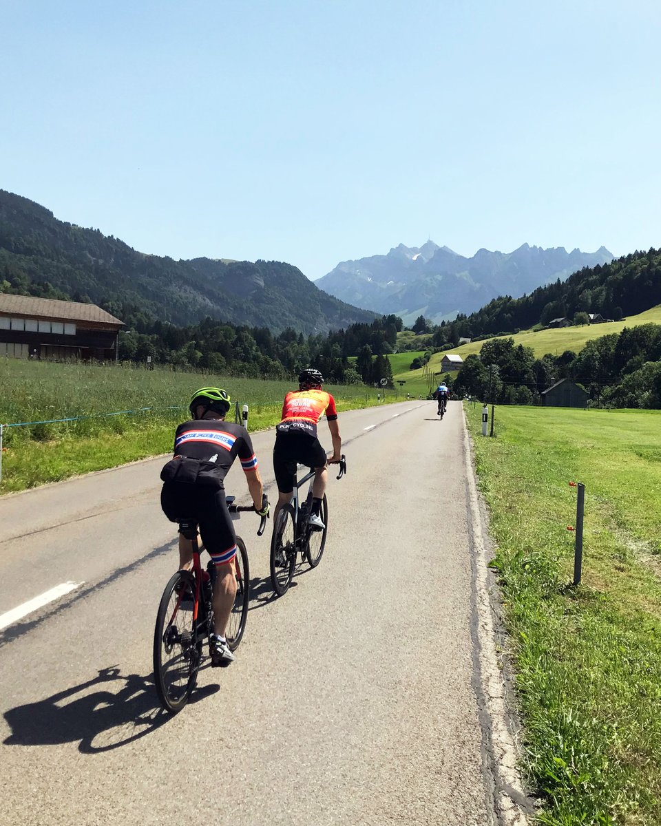 hochblau's tweet photo. Ein paar Impressionen von der Säntis Classic 🚴‍♂️

Rennrad, Alpstein, Schwägalp – und dieses besondere Gefühl, wenn aus Kilometern ein Erlebnis wird.

Am 14. Juni 2026 geht die Säntis Classic wieder an den Start.
Mehr Informationen:
https://t.co/UjPVt6X9yr

#hochblau #SäntisClassic #Rennrad