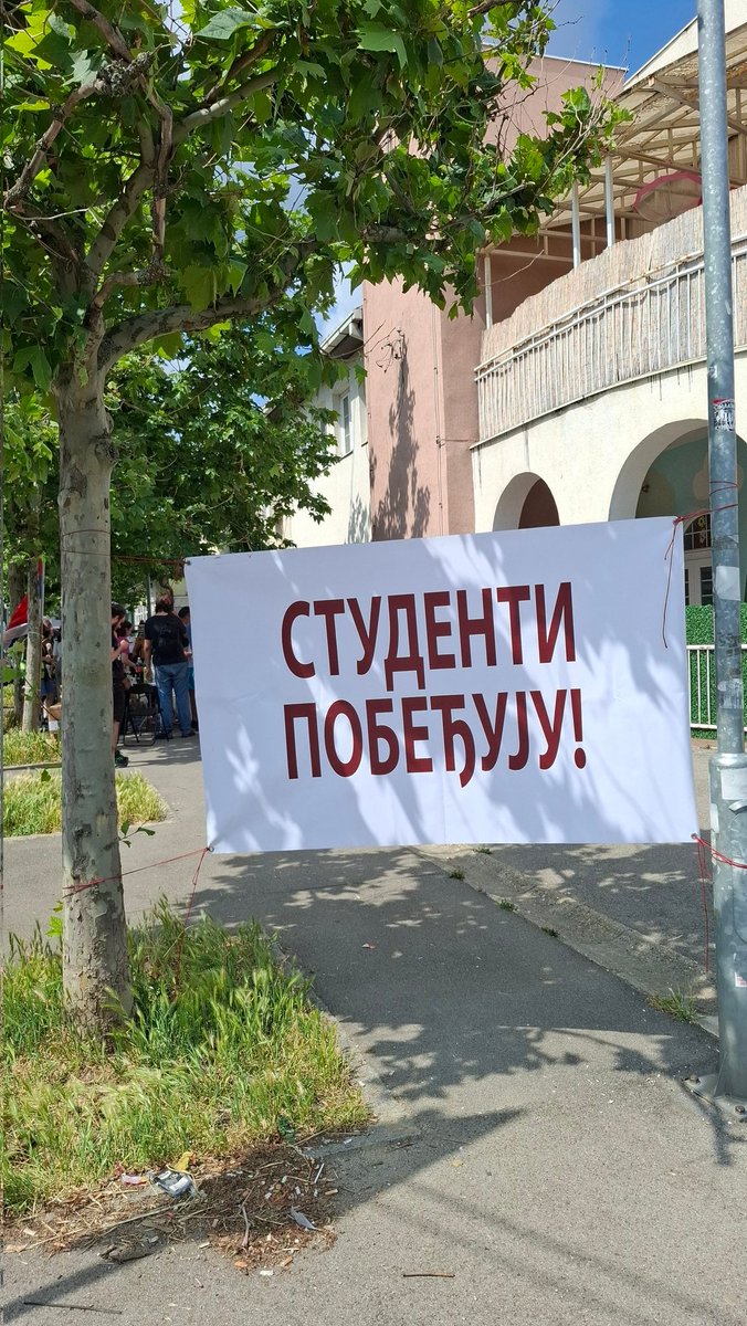 BlokadaFon's tweet photo. Данас смо провели прелеп дан на Авали, обилазећи мештане Белог Потока и Зуца. Захвални смо на гостопримству, лепим речима и прилици да попричамо са њима о локалним проблемима са којима се суочавају. До следећег виђења. ❤️

Хвала и најдивнијим @studentuselu 💛💚 https://t.co/iHHLEAt7bD
