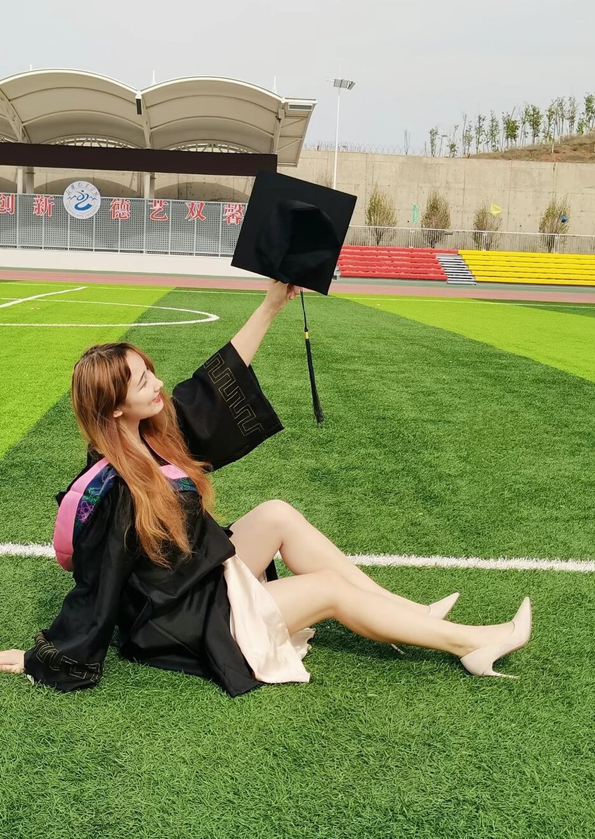glad_licious's tweet photo. Captured my favorite campus spot on graduation day  All the late nights, laughs and lessons led here—so ready for the next chapter!， https://t.co/Ibh6YwQpjo