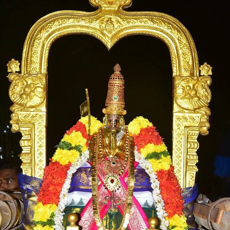 ParamaDharma1's tweet photo. My humble obeisance to Emperumānār (Śrī Rāmānuja) who is like the divine feet of Nammāḻvār, the friend of the distressed, filled with true knowledge and bliss, the apt goal of meditation, the final goal of the spiritual journey and the means to be uplifted. https://t.co/qN1UEP9ap4