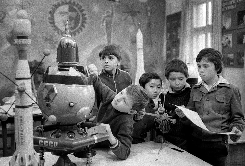 sovietvisuals's tweet photo. Soviet school children, Kyrgyzstan, 1983. https://t.co/e3d30iCOnK