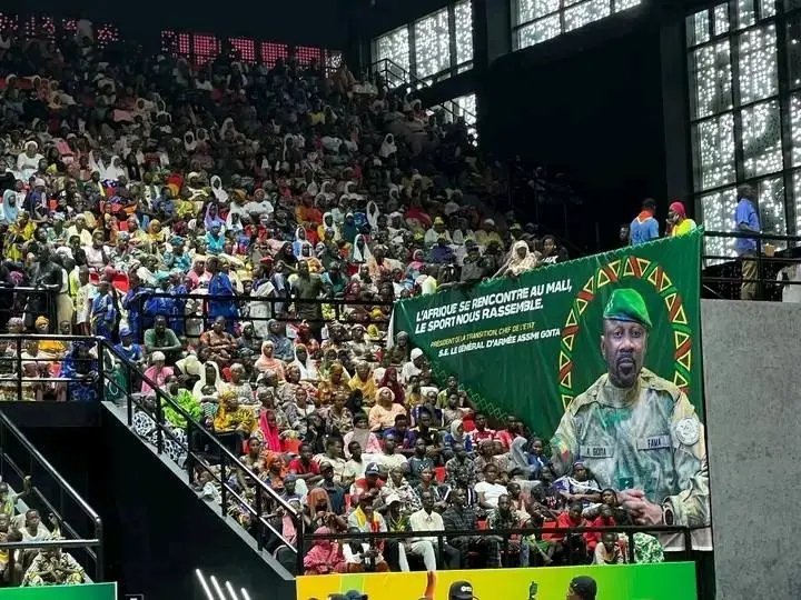 AzizHassoumi's tweet photo. #Mali 🇲🇱 L'an 5 du président Assimi au pouvoir célébrer ce dimanche au palais des sports de Bamako. Mobilisation exceptionnelle 🤏 https://t.co/Z4OTpsUniX