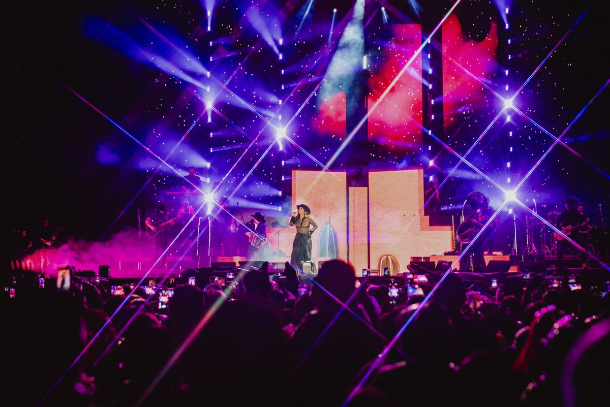 cultura_mx's tweet photo. Yuridia @yuritaflowers hizo vibrar el Estadio Agustín Coruco Díaz, en Morelos, con un concierto gratuito donde estuvo acompañada por @elcaloncho, referente del folk y pop alternativo nacional.

El encuentro se realizó como parte del Circuito Nacional de Festivales por la Paz, iniciativa que busca garantizar el acceso a la cultura para todas y todos y recuperar el espacio público a través de la música.

@gobiernomorelos @moreloscultura