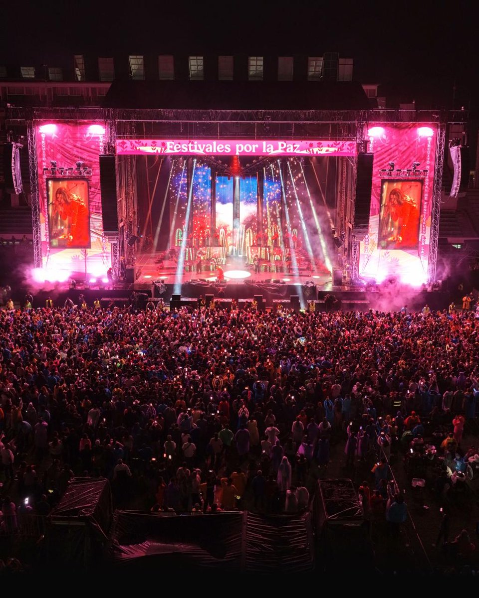 cultura_mx's tweet photo. Yuridia @yuritaflowers hizo vibrar el Estadio Agustín Coruco Díaz, en Morelos, con un concierto gratuito donde estuvo acompañada por @elcaloncho, referente del folk y pop alternativo nacional.

El encuentro se realizó como parte del Circuito Nacional de Festivales por la Paz, iniciativa que busca garantizar el acceso a la cultura para todas y todos y recuperar el espacio público a través de la música.

@gobiernomorelos @moreloscultura