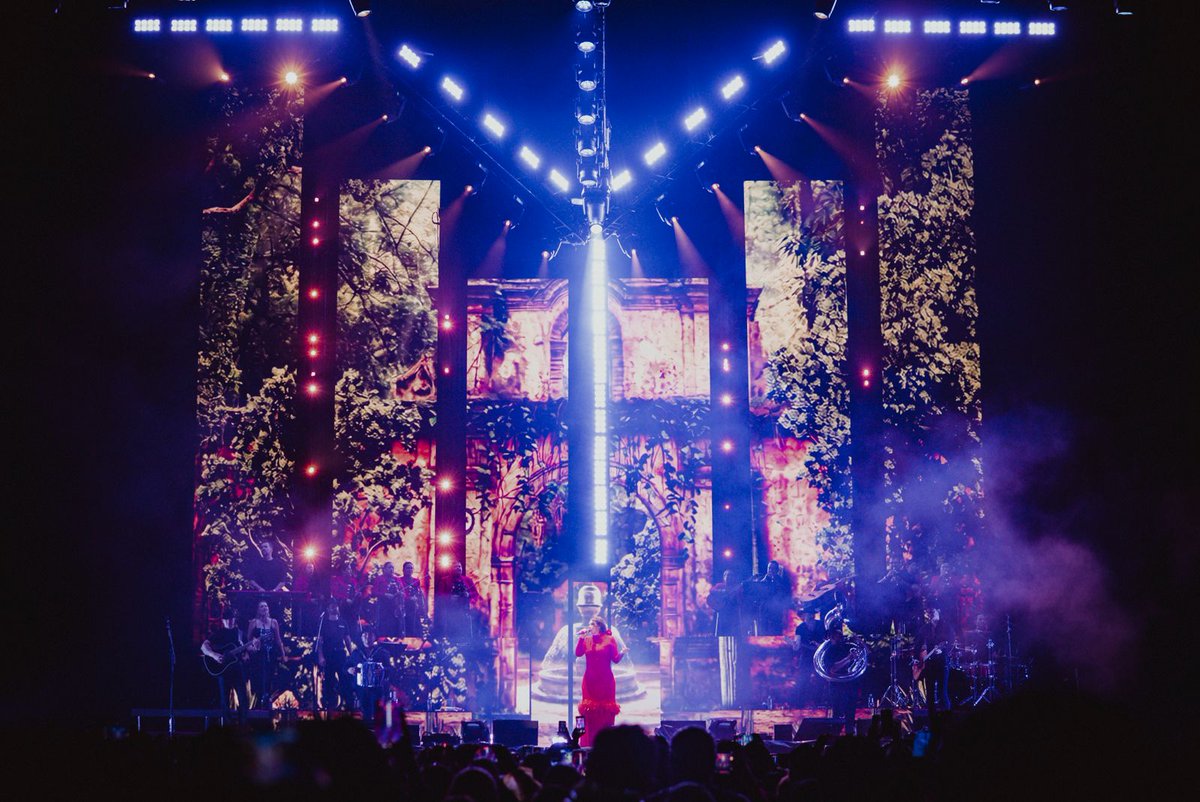cultura_mx's tweet photo. Yuridia @yuritaflowers hizo vibrar el Estadio Agustín Coruco Díaz, en Morelos, con un concierto gratuito donde estuvo acompañada por @elcaloncho, referente del folk y pop alternativo nacional.

El encuentro se realizó como parte del Circuito Nacional de Festivales por la Paz, iniciativa que busca garantizar el acceso a la cultura para todas y todos y recuperar el espacio público a través de la música.

@gobiernomorelos @moreloscultura
