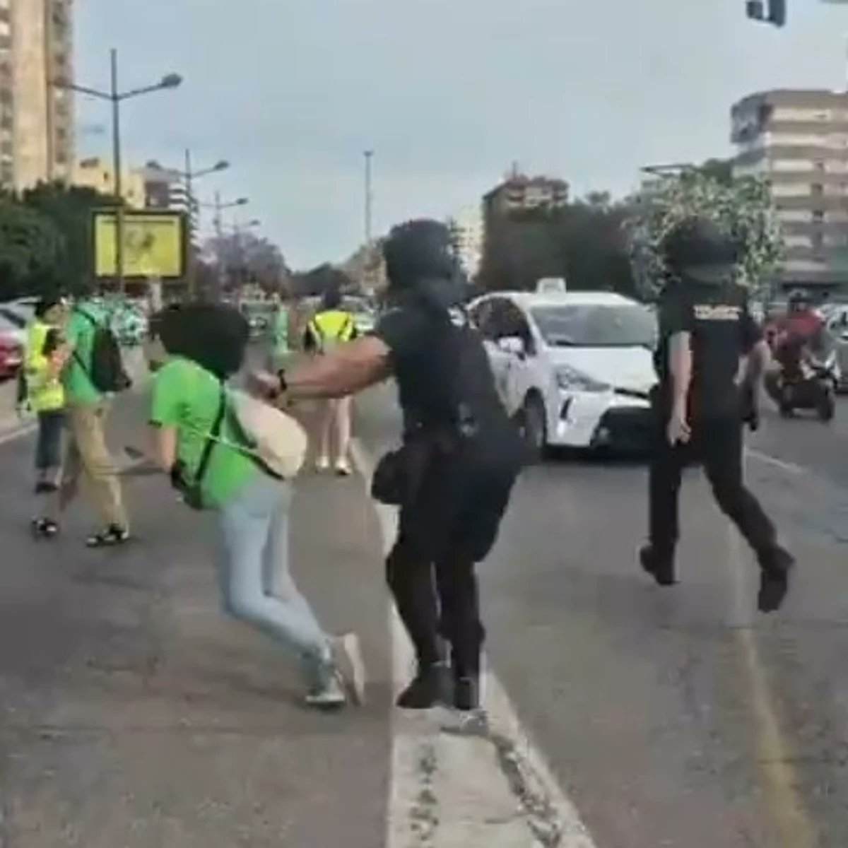 jasademi's tweet photo. @policia La otra cara.... https://t.co/9cF1chn0dZ