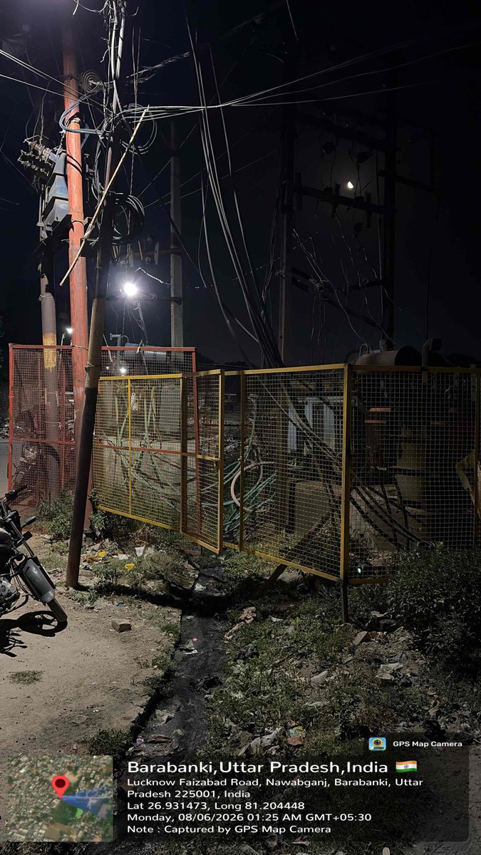 Karammadnii's tweet photo. 2 ghante se phase nhi aa rha h call kiya power house bola gaya fault nhi mil rhi h subah bane gi or power house ki zimmedari nhi h light banwana to fir hum log ja kr banwaye bill na de fir ye service hai @UPPCLLKO @CeDevipatan @MVVNLHQ @aksharmaBharat @AKSharmaOffice https://t.co/37Wqxydnme