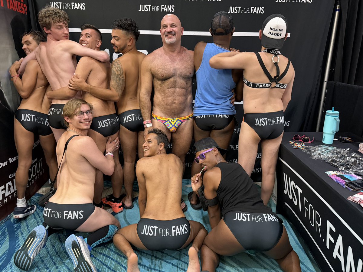 JustForFansSite's tweet photo. Thank you to @FabScoutHoward and his amazing team for repping us so well at all the events in Orlando this weekend! @iamrayboogie
@OFbeaumance
@BluuDarron 
@hornyjayboy22
@JamesonBlake_1
@MikeyTheSub 
@goodboi_atl
@TrophyBoi_ATL 
@DominicFord 
If I’m missing anyone please help me tag them!
