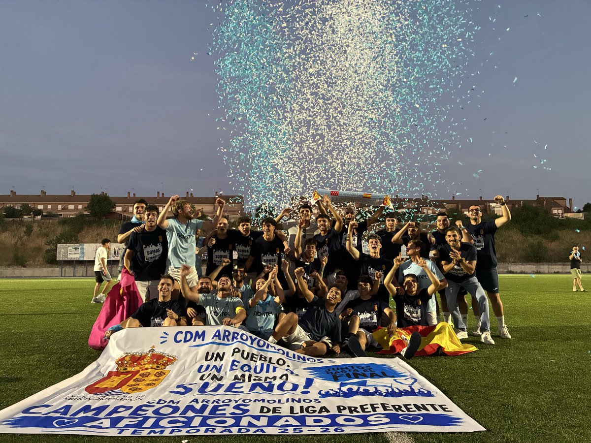 Arroyomolinos's tweet photo. ⚽️🏆 Con el ascenso a Primera división autonómica en el bolsillo desde la semana pasada, el CDM Arroyomolinos ha certificado hoy el campeonato en categoría Preferente después de empatar en La Dehesa frente al Nuevo Boadilla (3-3).

¡Enhorabuena, equipazo! https://t.co/P9135wE5fg