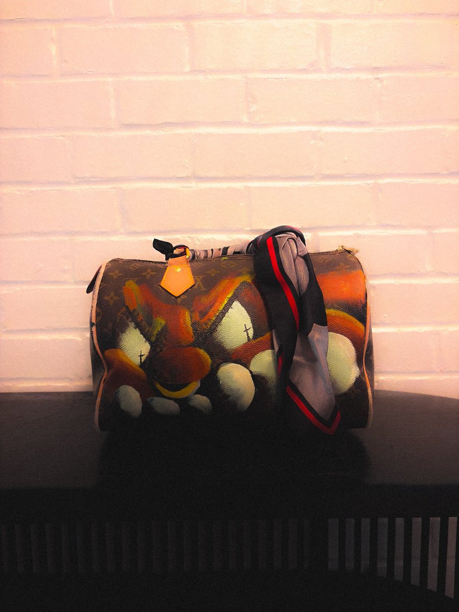 jbucktheartist's tweet photo. løve is a luxury. 
custøm LV bag. 
@LouisVuitton https://t.co/Mz7r39IDO0