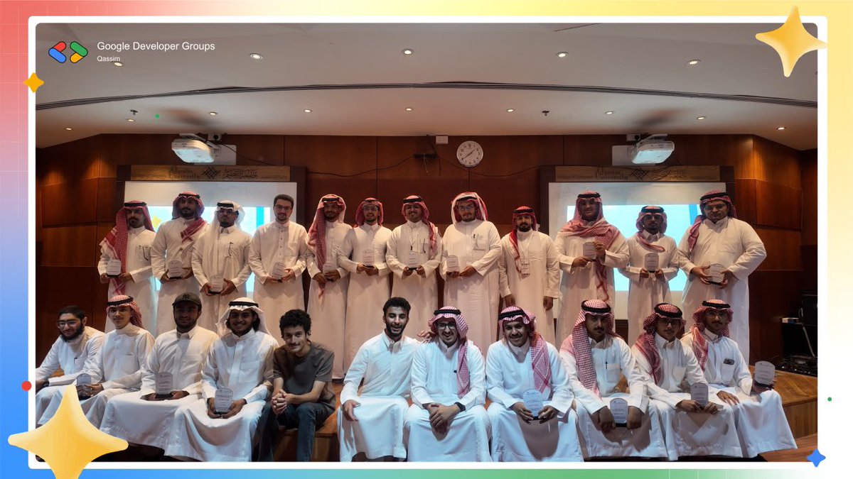 sana_albettar's tweet photo. اقدر اقول ان رحلتي مع هالأشخاص اللي اعتبرهم كعائلة كانت من الافضل في مسيرتي ان لم تكن الافضل
هالبيئة كانت حاضنة ومريحة وكالعائلة فعلا
ناس مبدعة،ذكية،متعاونة،معطاءة والكثير
فخورة وسعيدة بكوني جزء من هالمؤسسة العظيمة
ومستمرين بتطورات اكبر
ولكن راح يبقى هالترم غير🤍
 472✨

#GDG_QU https://t.co/4VkSpJtr0f