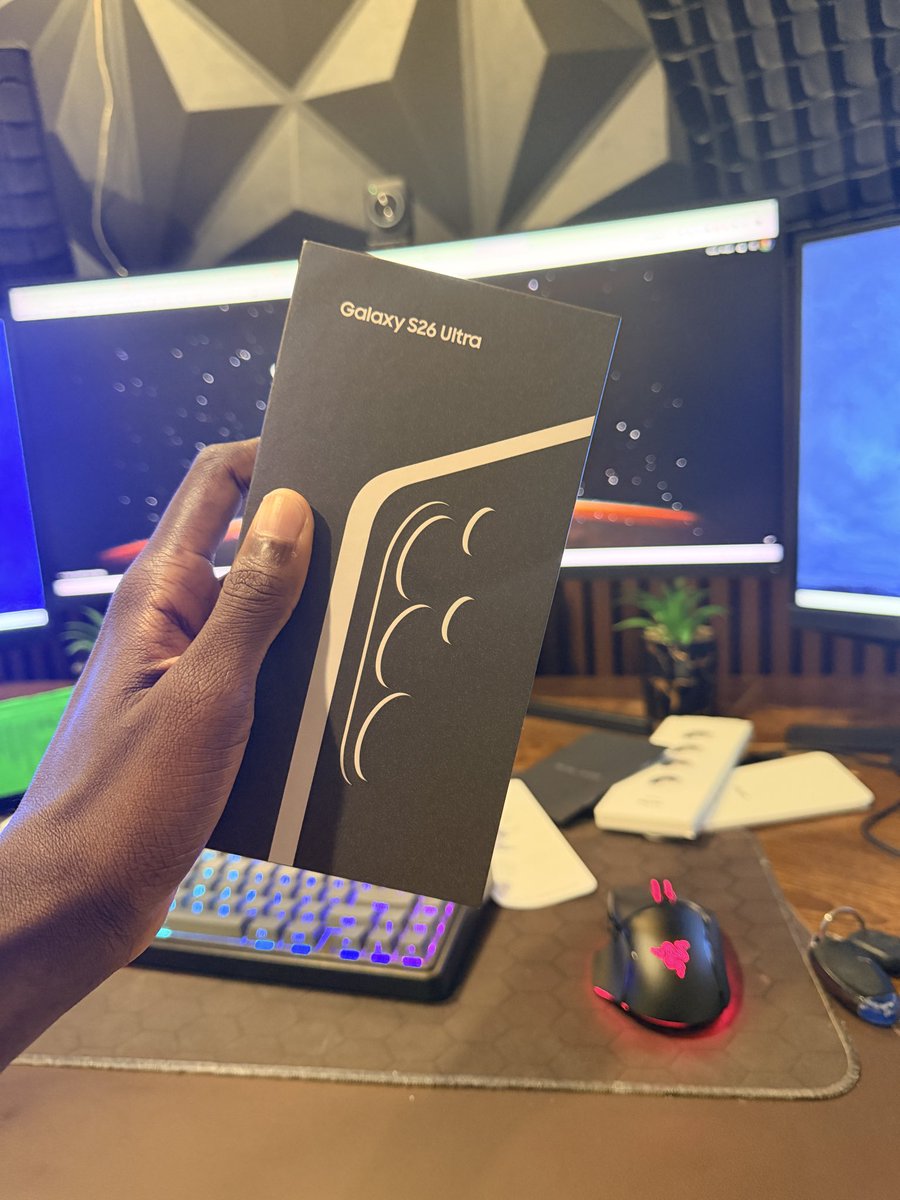 astucefx's tweet photo. 2nd phone is in😉 https://t.co/1lDCCTAgbW