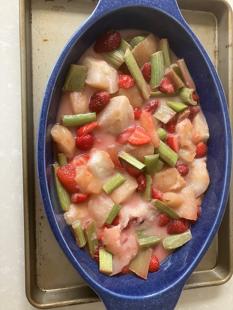 AltoAngel's tweet photo. Rhubarb, pear and strawberry crumble #SundayBake https://t.co/jRWrtBdNdn