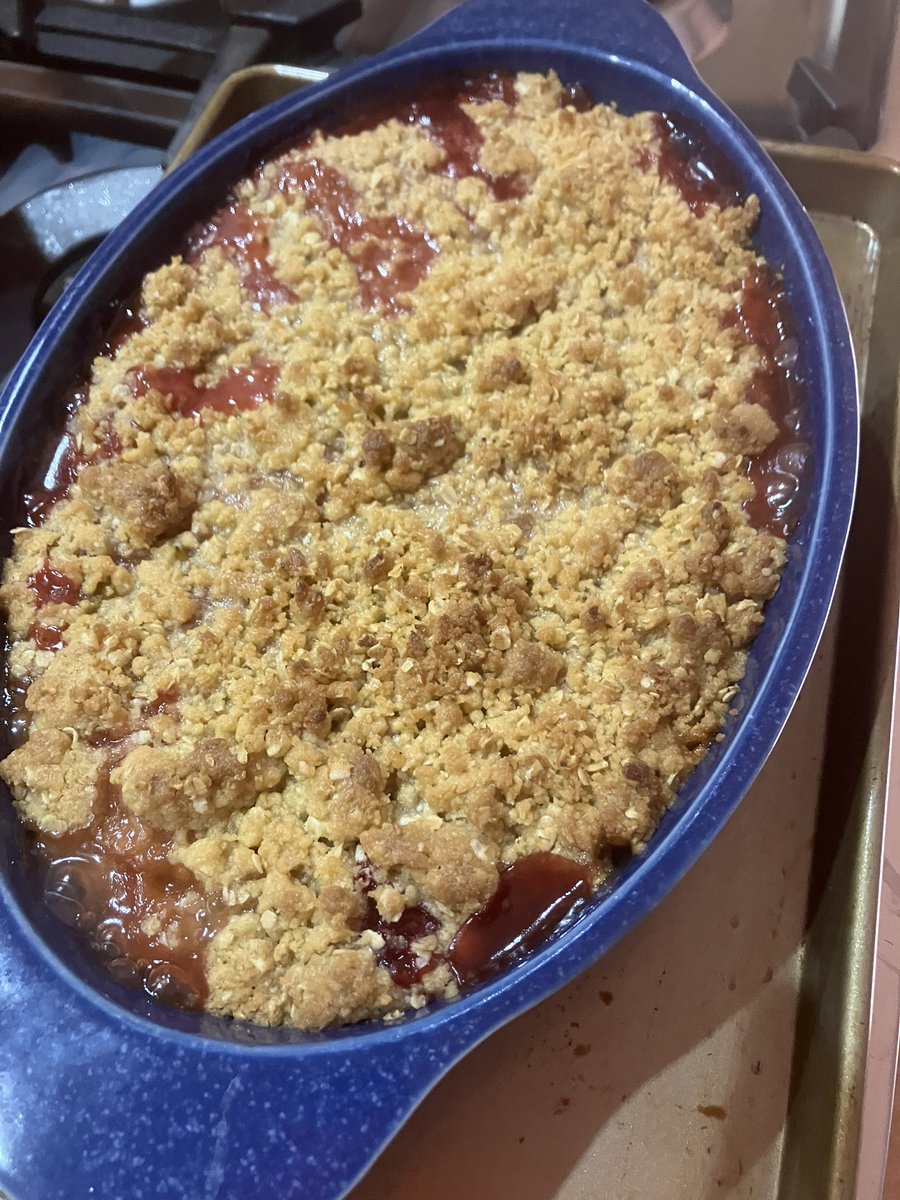 AltoAngel's tweet photo. Rhubarb, pear and strawberry crumble #SundayBake https://t.co/jRWrtBdNdn