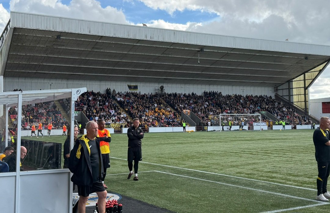 largsthistle's tweet photo. Finally managed to re-watch last weeks game on TV, Theesel 1 auchinleck talbot 2 (Davidson our scorer). My motm is George O'connor, my son's motm is Liam Lapsley, my son-in-law's motm is George O'connor. Crowd 3481 💛🖤 https://t.co/XIgj5qbwOT