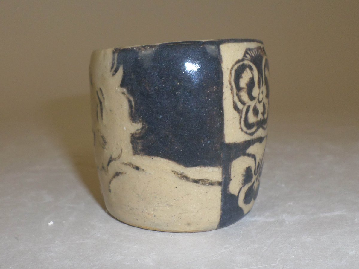 threttt's tweet photo. lovers and pansies, ceramic cup ^_^ https://t.co/iInEIvumUr