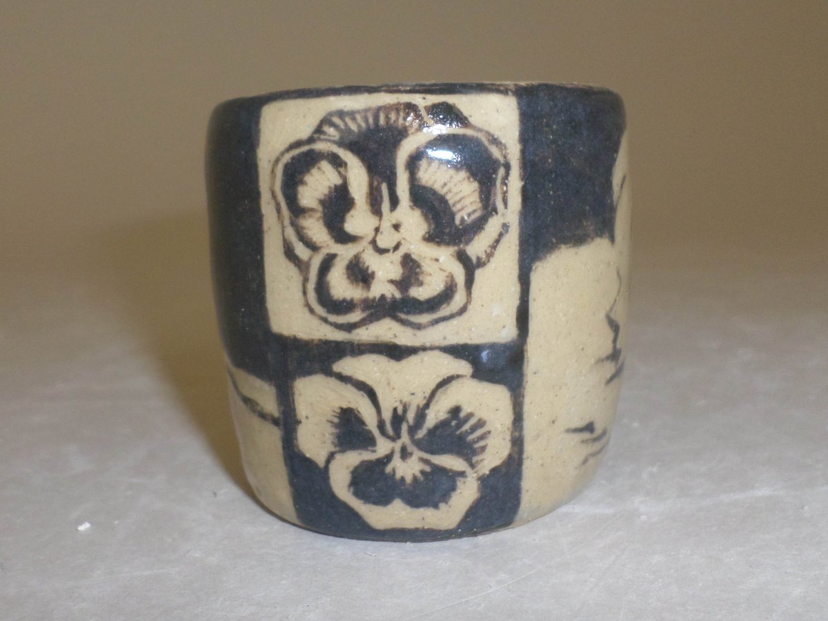 threttt's tweet photo. lovers and pansies, ceramic cup ^_^ https://t.co/iInEIvumUr