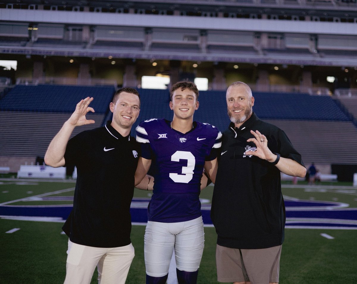 bryson_dossett's tweet photo. I had an amazing OV this weekend! Thank you to everyone at @KStateFB for the love and making this a blessed and special weekend for me and my family. This truly is a Family and a special place. #EMAW #FAMILYBUSINESS https://t.co/Ff8VqsH6be