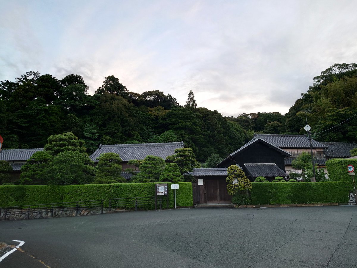 SEXY_GEORGE_'s tweet photo. 日本全国的に月曜日
モーニング #豊田佐吉記念館
雨があがり気温が上がってきます☀
現当主豊田章男会長、日本が関わる必要性の無いウクライナ戦争とか中東情勢
原材料不足に高騰大変です
帰化歴公表反対の移民推進自民党高市早苗首相は国民のことを考えてるのでしょうか
消費税減税すぐにできるのに https://t.co/xIISlPamGe