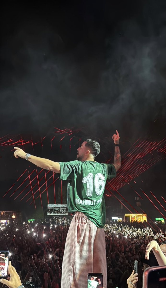 nexushubb's tweet photo. Mahmut Orhan, konserlerine Bursaspor formasıyla İstanbul’da devam ediyor! 👏💚 https://t.co/mRLuTZh3KU