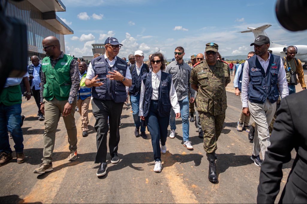 hadjalahbib's tweet photo. À Bunia 🇨🇩 pour témoigner du soutien et de la solidarité de l’🇪🇺 aux côtés des personnes affectées par l’Ebola.

Aujourd’hui, l’UE mobilise €5M supplémentaires, en plus des €84M alloués en réponse à cette crise, pour soutenir les infrastructures de santé et la recherche. https://t.co/yvY79Zy0km