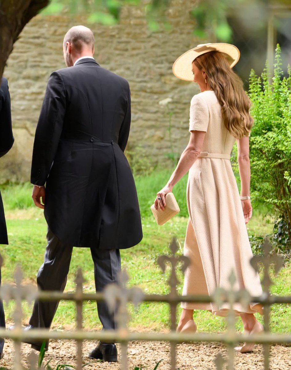 RoyallyBelle_'s tweet photo. Like they stepped straight out of a fairytale. 

The Prince and Princess of Wales remain the most elegant royal couple!🤍👑 https://t.co/NpzF7rGoKu